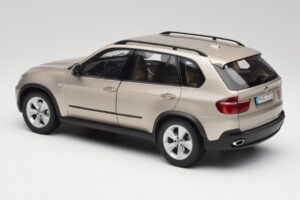 BMW X5 E70 4.8i Platinum Бронзов Металик Kyosho 1:18 80430413413 Метал — снимка 7 от 8