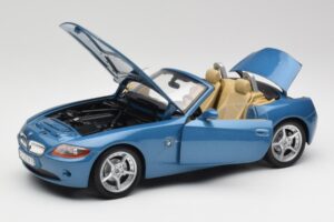 BMW Z4 E85 Maldives Blue Bburago 1:18 34046BLUE Метал — снимка 2 от 8