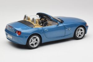 BMW Z4 E85 Maldives Blue Bburago 1:18 34046BLUE Метал — снимка 3 от 8