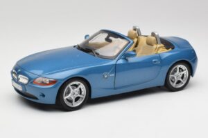 BMW Z4 E85 Maldives Blue Bburago 1:18 34046BLUE Метал