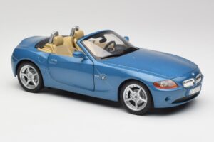BMW Z4 E85 Maldives Blue Bburago 1:18 34046BLUE Метал — снимка 6 от 8