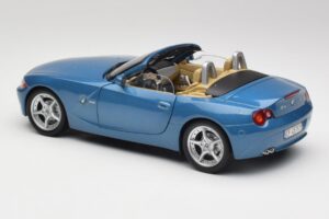 BMW Z4 E85 Maldives Blue Bburago 1:18 34046BLUE Метал — снимка 7 от 8