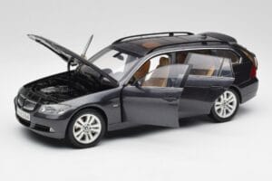 BMW 330i E91 Touring Тъмносив Kyosho 1:18 80430394360 Метал — снимка 2 от 8