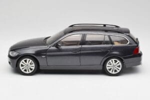 BMW 330i E91 Touring Тъмносив Kyosho 1:18 80430394360 Метал — снимка 4 от 8