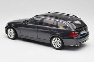 BMW 330i E91 Touring Тъмносив Kyosho 1:18 80430394360 Метал — снимка 7 от 8