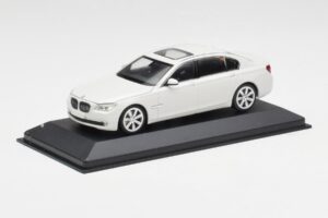 BMW 750Li F02 Бял Minichamps 1:43 80420445201 Метал — снимка 2 от 5