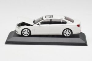BMW 750Li F02 Бял Minichamps 1:43 80420445201 Метал — снимка 4 от 5