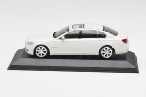 BMW 750Li F02 Бял Minichamps 1:43 80420445201 Метал