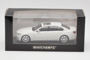 BMW 750Li F02 Бял Minichamps 1:43 80420445201 Метал — снимка 5 от 5