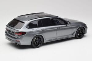 BMW G61 530e M Sport Touring Mineral Сив GT Spirit 1:18 GT485 Смола — снимка 2 от 6