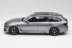 BMW G61 530e M Sport Touring Mineral Сив GT Spirit 1:18 GT485 Смола — снимка 3 от 6