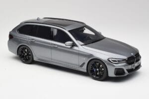 BMW G61 530e M Sport Touring Mineral Сив GT Spirit 1:18 GT485 Смола — снимка 4 от 6