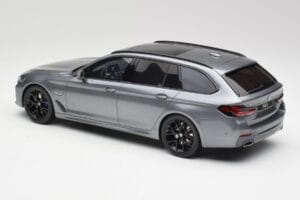 BMW G61 530e M Sport Touring Mineral Сив GT Spirit 1:18 GT485 Смола — снимка 5 от 6