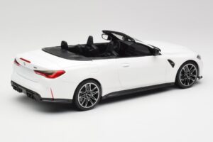 BMW M4 G82 Кабриолет Alpine White Minichamps 1:18 155021031 Метал — снимка 2 от 6