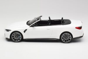 BMW M4 G82 Кабриолет Alpine White Minichamps 1:18 155021031 Метал — снимка 3 от 6