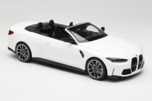 BMW M4 G82 Кабриолет Alpine White Minichamps 1:18 155021031 Метал — снимка 4 от 6