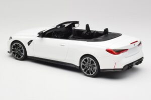 BMW M4 G82 Кабриолет Alpine White Minichamps 1:18 155021031 Метал — снимка 5 от 6