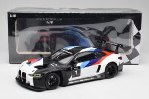 BMW M4 GT3 Presentation Car 2021 Minichamps 1:18 155212000 Метал — снимка 6 от 6