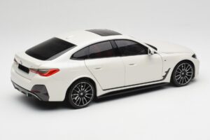 BMW i4 M50 G26 Alpine White Minichamps 1:18 110023011 Метал — снимка 3 от 8