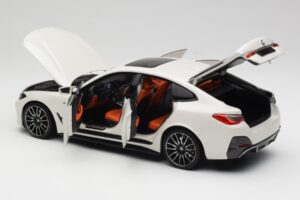 BMW i4 M50 G26 Alpine White Minichamps 1:18 110023011 Метал — снимка 5 от 8