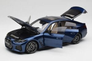 BMW i4 M50 G26 Portimao Blue Minichamps 1:18 110023012 Метал — снимка 2 от 8
