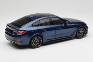 BMW i4 M50 G26 Portimao Blue Minichamps 1:18 110023012 Метал — снимка 3 от 8