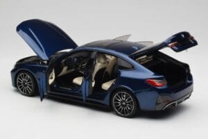 BMW i4 M50 G26 Portimao Blue Minichamps 1:18 110023012 Метал — снимка 5 от 8