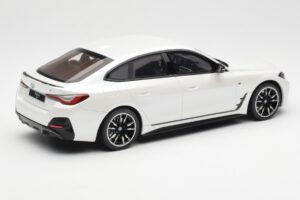 BMW i4 M50 G26 Mineral Бяло Металик Otto 1:18 OT1074 Смола — снимка 2 от 6