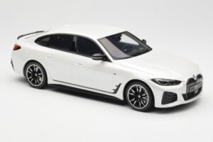 BMW i4 M50 G26 Mineral Бяло Металик Otto 1:18 OT1074 Смола — снимка 4 от 6
