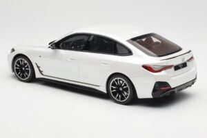 BMW i4 M50 G26 Mineral Бяло Металик Otto 1:18 OT1074 Смола — снимка 5 от 6