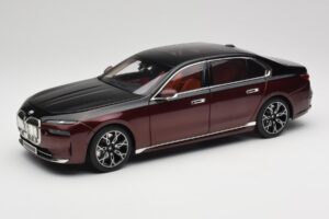 BMW i7 G70 Black & Red Metallic Minichamps 1:18 110023201 Метал