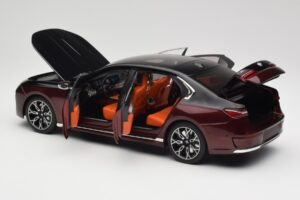 BMW i7 G70 Black & Red Metallic Minichamps 1:18 110023201 Метал — снимка 5 от 8
