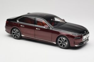 BMW i7 G70 Black & Red Metallic Minichamps 1:18 110023201 Метал — снимка 6 от 8
