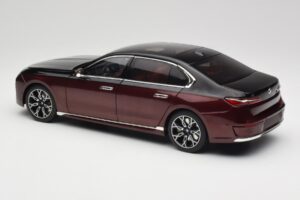 BMW i7 G70 Black & Red Metallic Minichamps 1:18 110023201 Метал — снимка 7 от 8