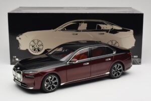 BMW i7 G70 Black & Red Metallic Minichamps 1:18 110023201 Метал — снимка 8 от 8
