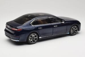 BMW i7 G70 Blue Metallic Minichamps 1:18 110023202 Метал — снимка 3 от 8