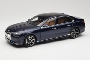 BMW i7 G70 Blue Metallic Minichamps 1:18 110023202 Метал