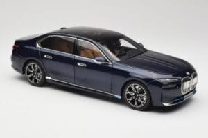 BMW i7 G70 Blue Metallic Minichamps 1:18 110023202 Метал — снимка 6 от 8