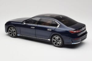 BMW i7 G70 Blue Metallic Minichamps 1:18 110023202 Метал — снимка 7 от 8