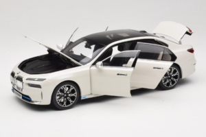 BMW i7 G70 White Metallic Minichamps 1:18 110023200 Метал — снимка 2 от 8