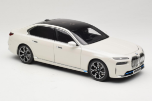 BMW i7 G70 White Metallic Minichamps 1:18 110023200 Метал — снимка 6 от 8