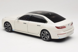 BMW i7 G70 White Metallic Minichamps 1:18 110023200 Метал — снимка 7 от 8