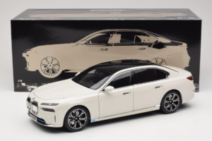 BMW i7 G70 White Metallic Minichamps 1:18 110023200 Метал — снимка 8 от 8