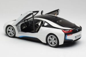 BMW i8 Crystal Бял Paragon 1:18 80432336841 Метал — снимка 5 от 8