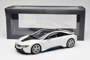BMW i8 Crystal Бял Paragon 1:18 80432336841 Метал — снимка 8 от 8