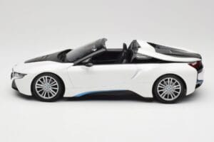 BMW i8 Roadster I15 Бял Металик Minichamps 1:18 155027031 Метал — снимка 3 от 6