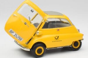 BMW Isetta 250 Deutsche Bundespost Revell 1:18 925 Метал — снимка 2 от 8