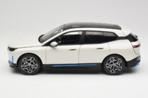 BMW iX Alpine White Minichamps 1:18 110023102 Метал — снимка 4 от 8