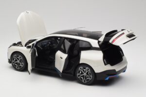 BMW iX Alpine White Minichamps 1:18 110023102 Метал — снимка 5 от 8