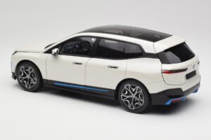 BMW iX Alpine White Minichamps 1:18 110023102 Метал — снимка 7 от 8
